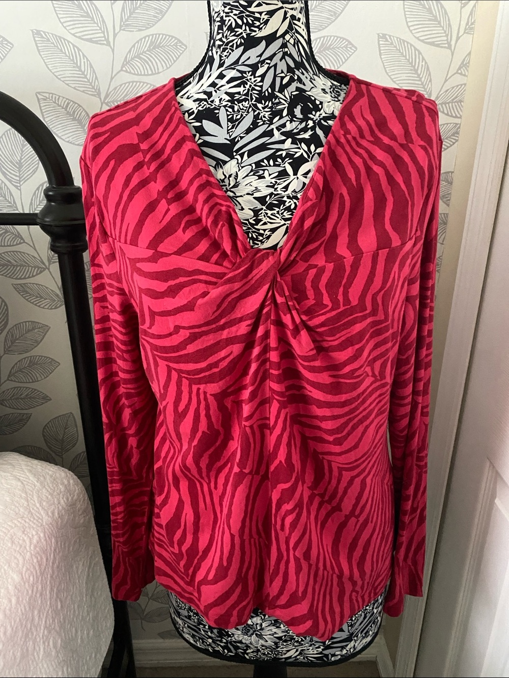 CAbi feline tee in long sleeve heavyweight fabric with front twist bustline
